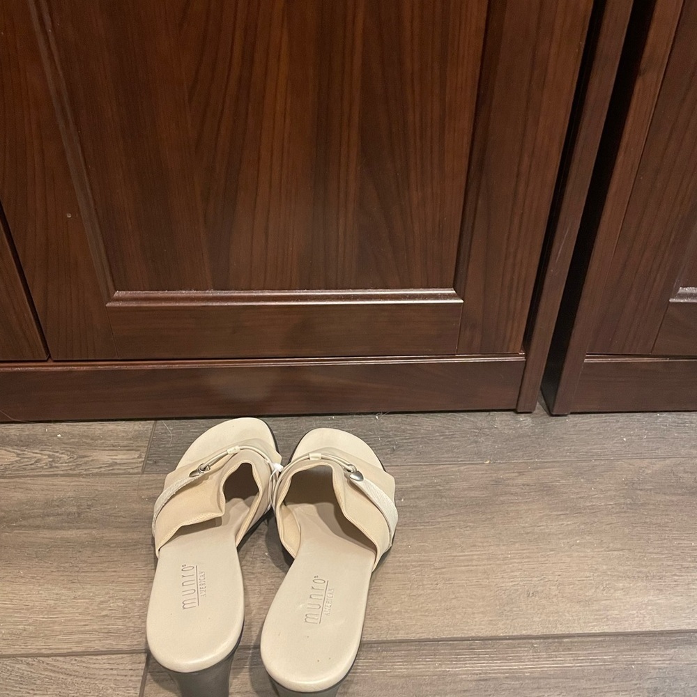 Munro Womenβs Sandel Size 7 Slide Stretch.